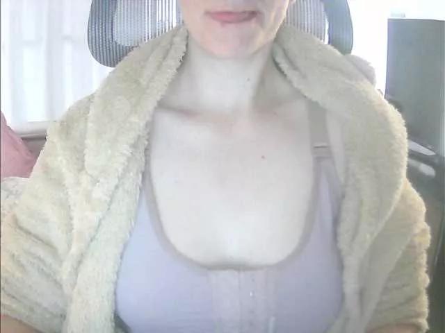 CreamyWoman on BongaCams 