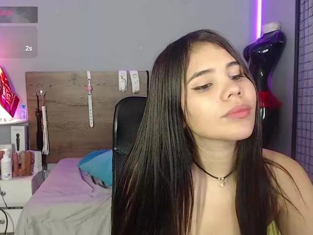 EmilyBeltonn on BongaCams 