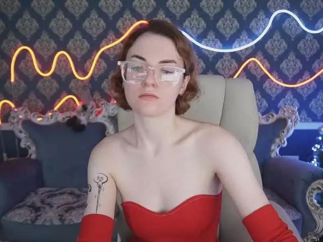 KiraFoxik on BongaCams 