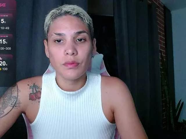 LauraR on BongaCams 