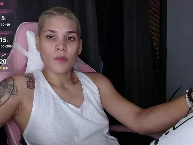 LauraR on BongaCams 