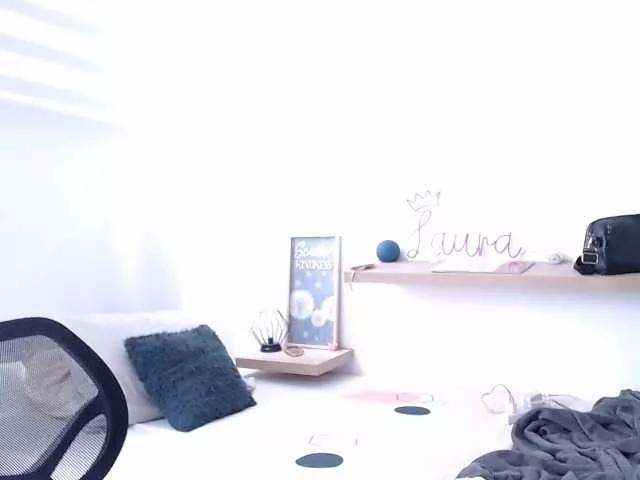 LauraR on BongaCams 