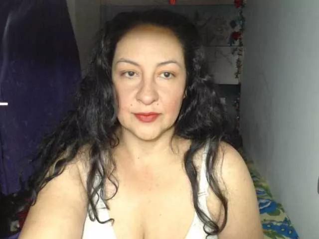 sexyhotlatine on BongaCams 